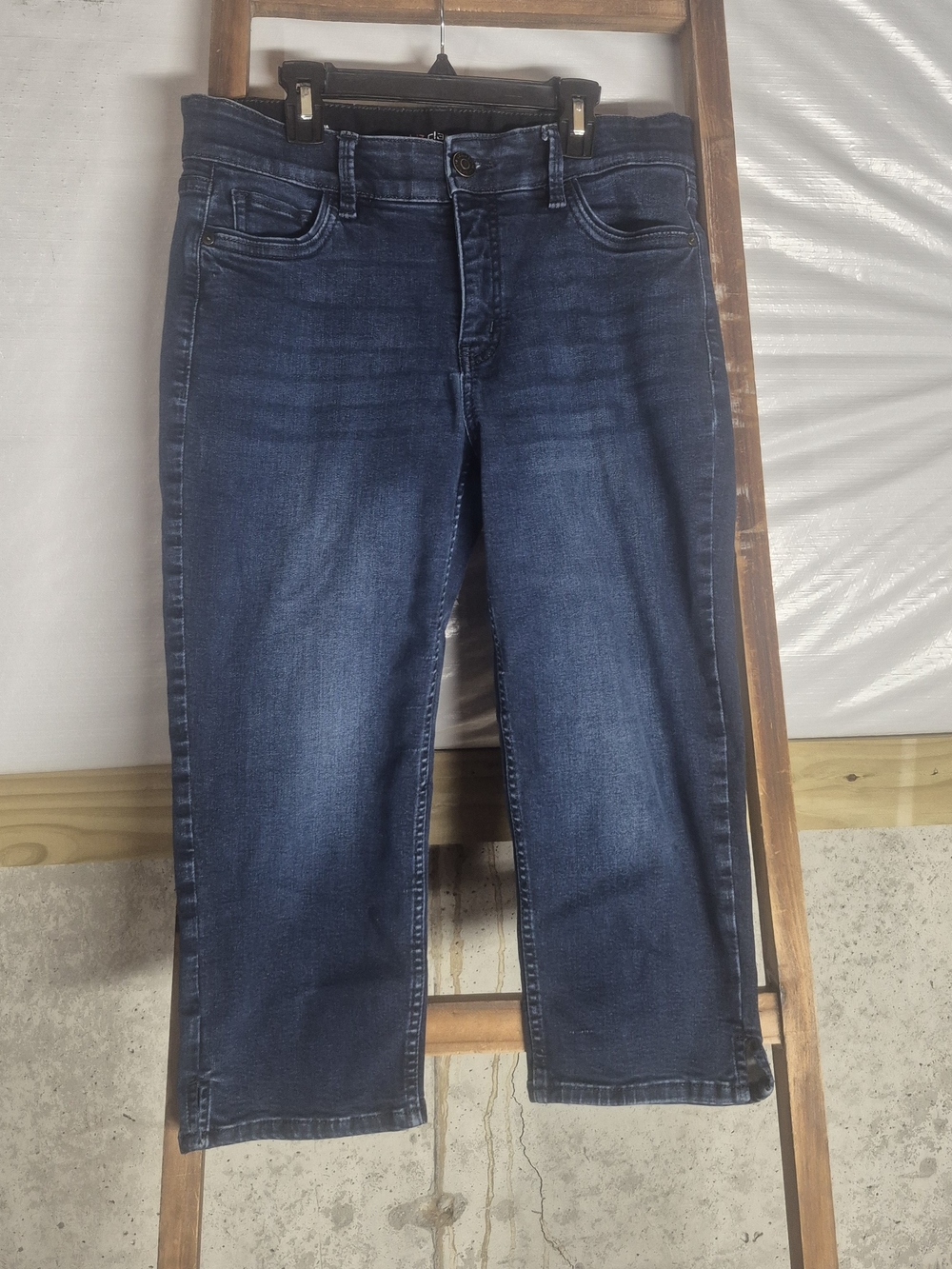 Liz Claiborne Dark Blue Stretch Capri Jeans